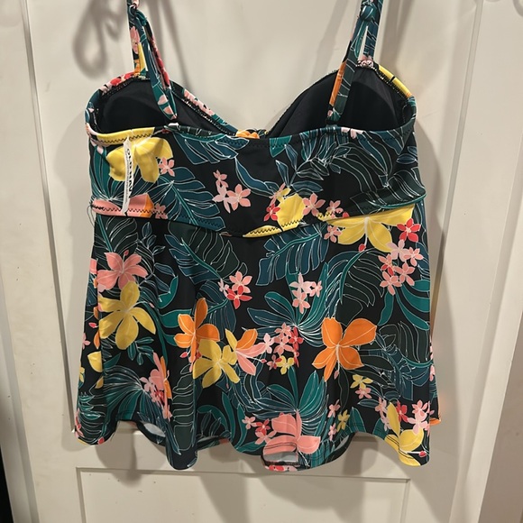 Old Navy Floral Tankini swim suit - Picture 6 of 12